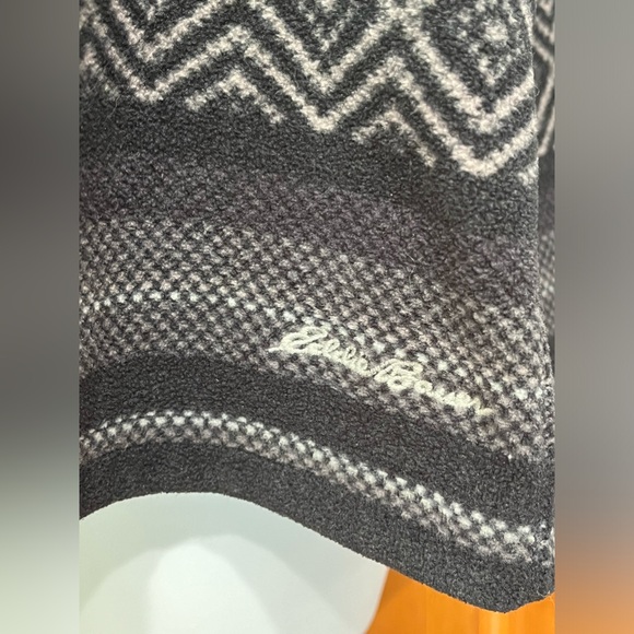 Eddie Bauer three-quarter zip sweatshirt - Picture 4 of 9